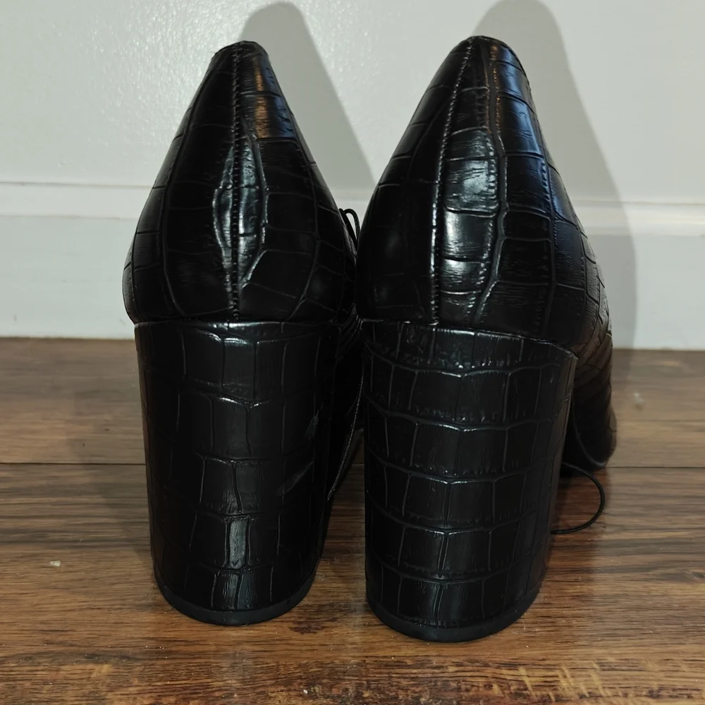 Liz Claiborne Black Pumps Women's 11 Office Heels Reptile Embossed‎ Faux Leather